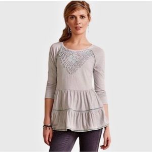 ANTHROPOLOGIE • Meadow Rue Crochet Tiered Gray Top L